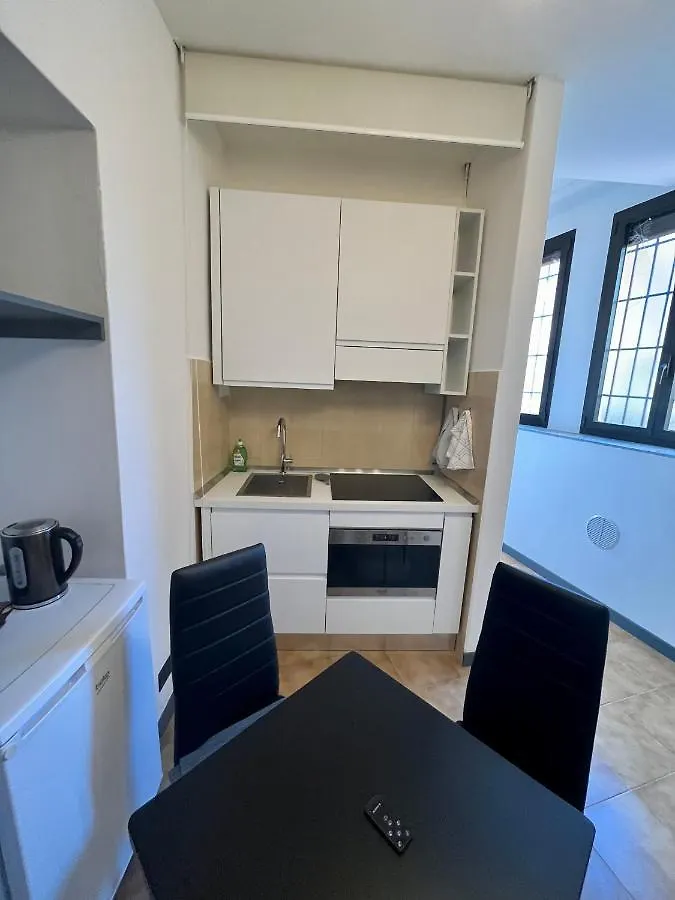 Romantic Corner تْشيرنوبيو 0*,  إيطاليا